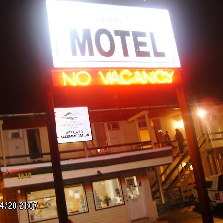 Queensway Court Motel Prince George Bagian luar foto