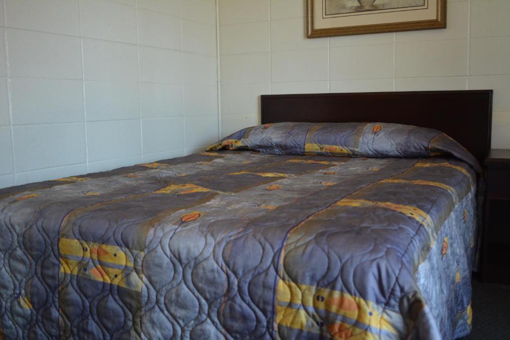 Queensway Court Motel Prince George Bagian luar foto